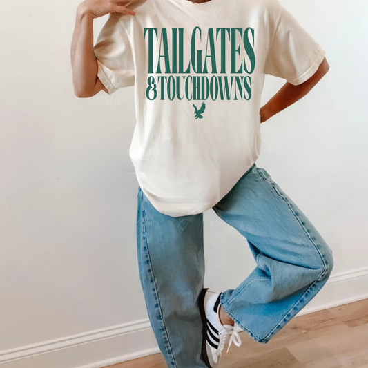 TAILGATES & TOUCHDOWNS